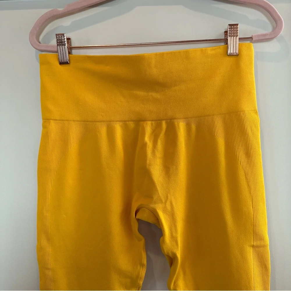 SET Active Vibrant Yellow Leggings - Picture 2 of 7